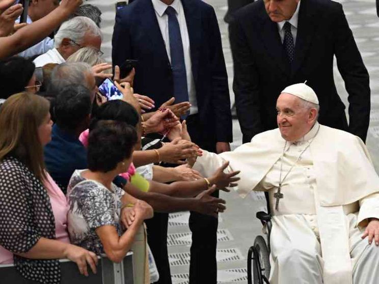 Il Papa: nei momenti difficili e di gioia rivolgiamoci a Maria, nostra madre