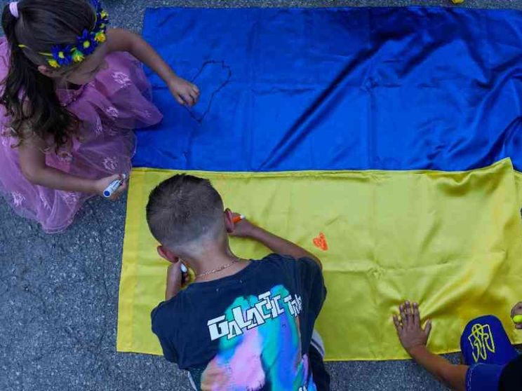 Ritrovati 400 bimbi ucraini scomparsi. «Non si ferma il lavoro sotterraneo»