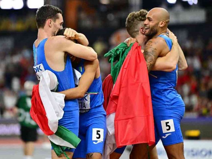 Impresa nella staffetta 4x100: l'Italia vola fino all'Argento