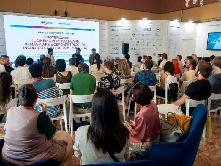 Cinematografo in Laguna, primi piani sull'uomo