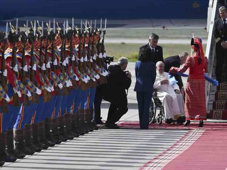 Papa Francesco è arrivato in Mongolia: "Un popolo piccolo in una terra grande"