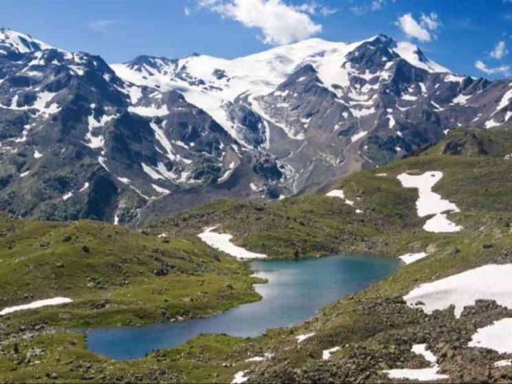 Contro l’assalto alla montagna servono poesia e resistenza civile