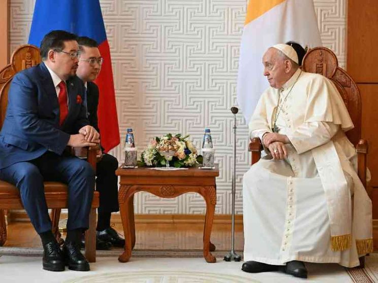 Il Papa in Mongolia: sul mondo regni l'assenza di conflitti