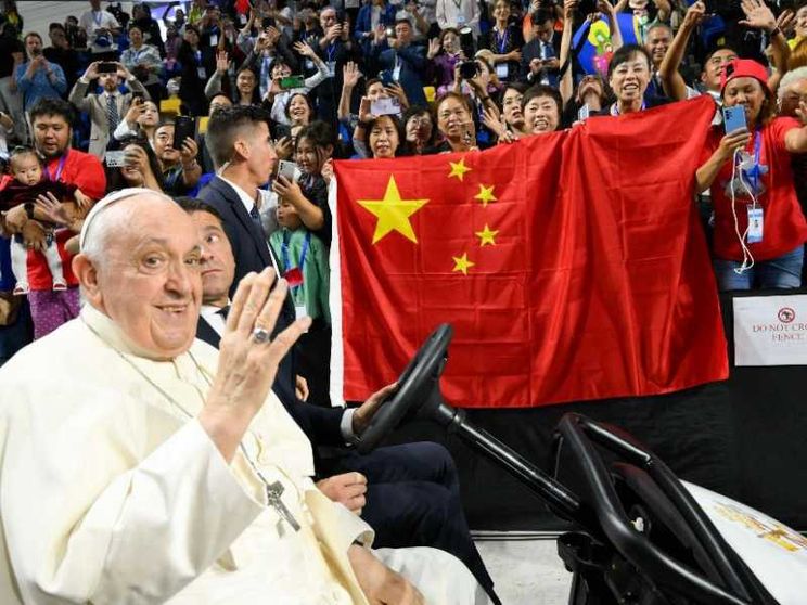 Il Papa saluta il "nobile popolo cinese". Ai cattolici: siate buoni cittadini