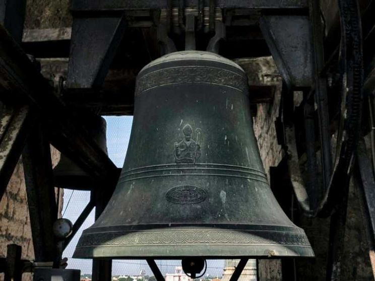 Le campane del parroco festeggiano i nuovi nati