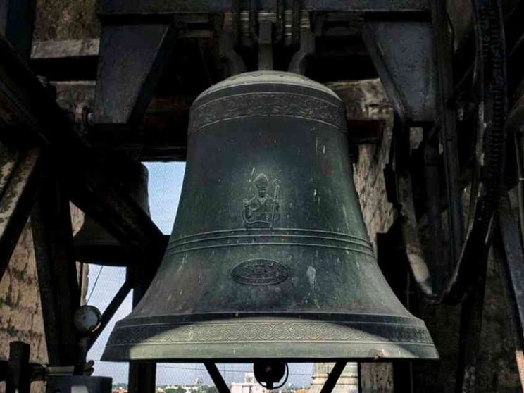 Le campane del parroco festeggiano i nuovi nati