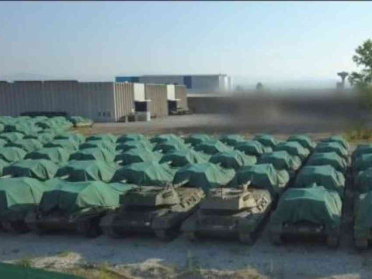 Quei 95 carri armati fermi a Gorizia. Le ong: il Parlamento chiarisca