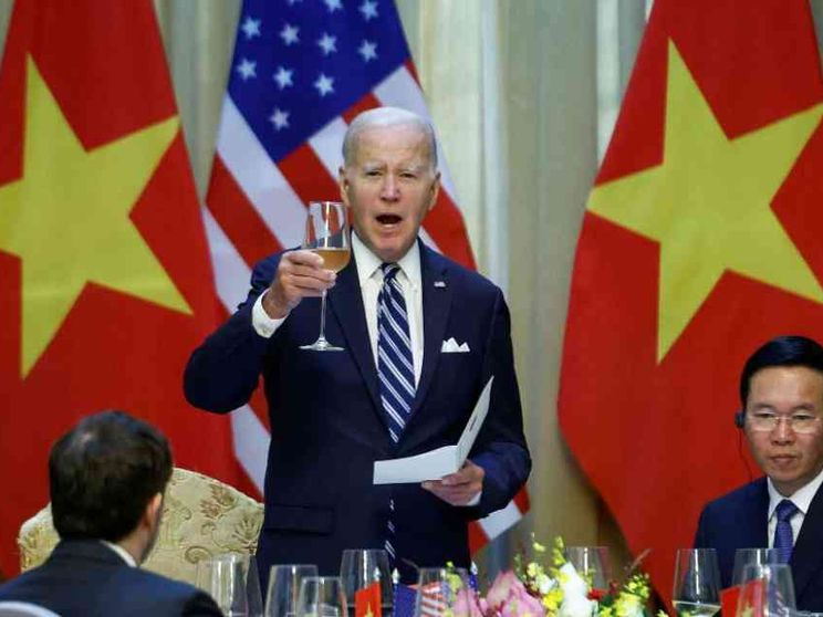 Il capo della Camera avvia l'indagine per l'impeachment contro Biden