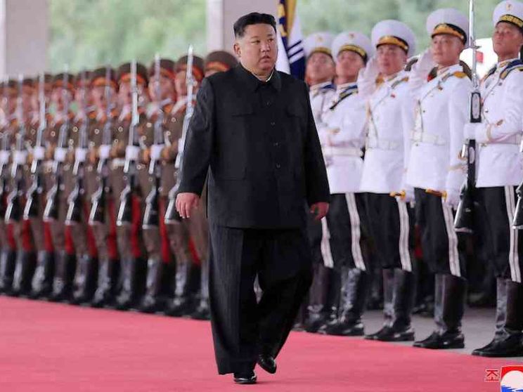 Kim è in Russia. E Putin "abbraccia" Trump