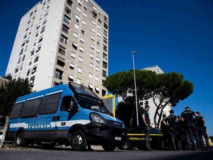 Spari in strada a Tor Bella Monaca, morto un uomo
