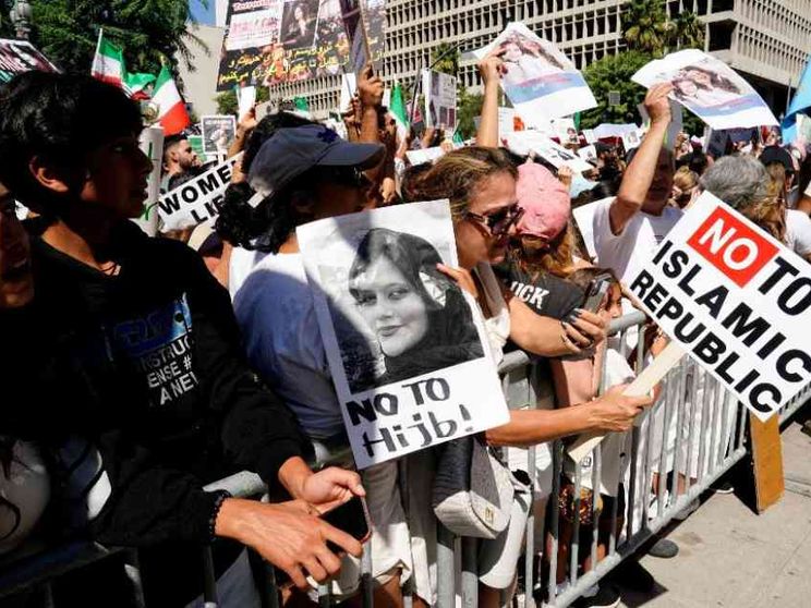 L'Iran e le proteste: il sacrificio dei giovani e la vergogna dell'Occidente