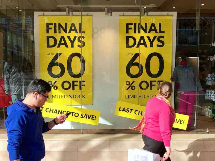 Debiti che vincolano il futuro: «Il lavoro povero mortifica»