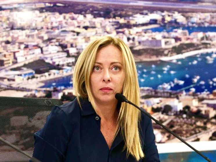 Migranti, nuovi Cpr e "trattenimento" di 18 mesi. Meloni: sinistra Ue rema contro