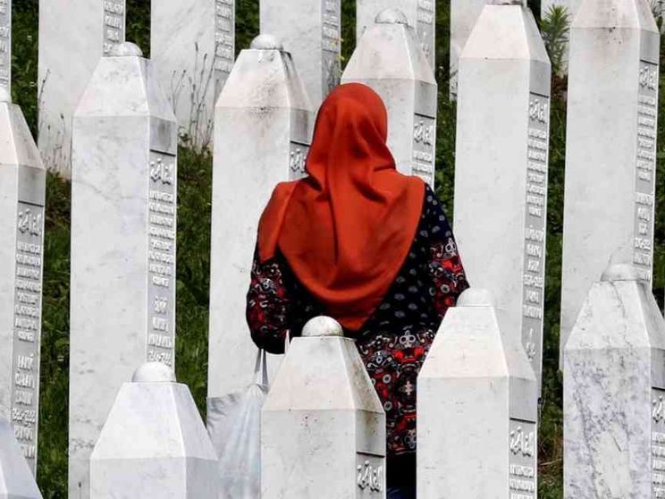 Ex casco blu olandese al Memoriale di Srebrenica per trovare il «perdono»