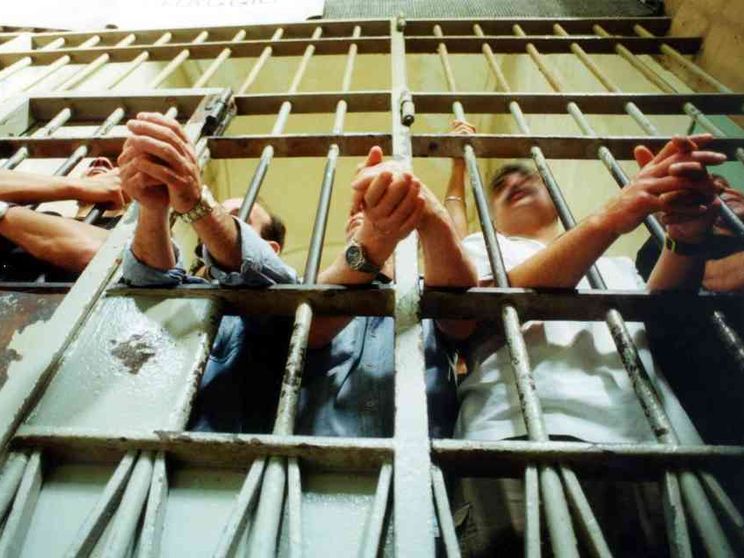 Mille detenuti in più. E tornano i suicidi