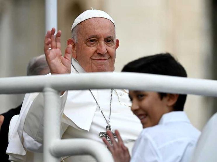 Il Papa: l'Africa non è un suolo da saccheggiare. «Tacciano le armi»