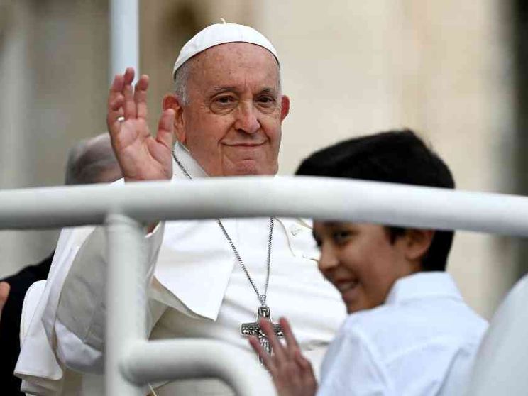 Il Papa: l'Africa non è un suolo da saccheggiare. «Tacciano le armi»