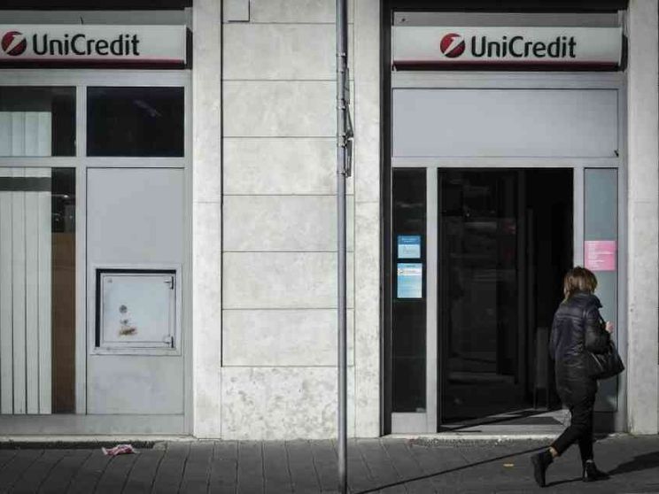 Chiudono in media tre filiali al giorno. Così le banche perdono il territorio