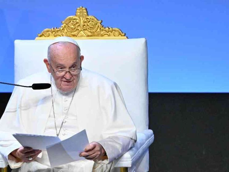 Il Papa: l'Europa assicuri un'accoglienza equa, i migranti non invadono