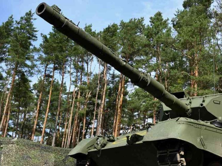 Il giallo del carro armato Leopard, con tedeschi a bordo, colpito dai russi