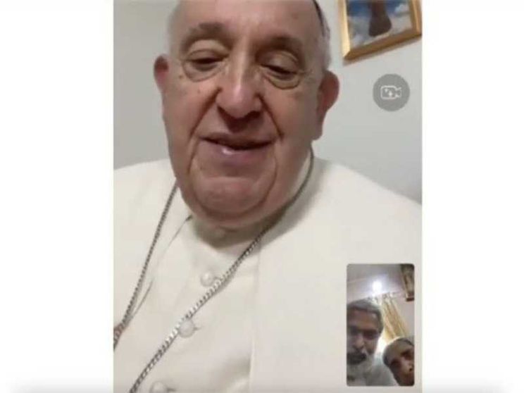 Il Papa telefona alla nonna 95enne dell'organizzatore dei viaggi papali