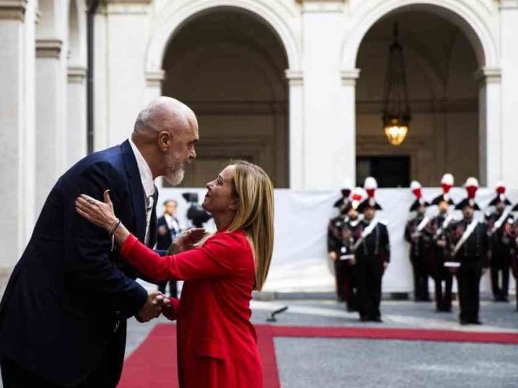 Arriva la stretta su espulsioni e minori