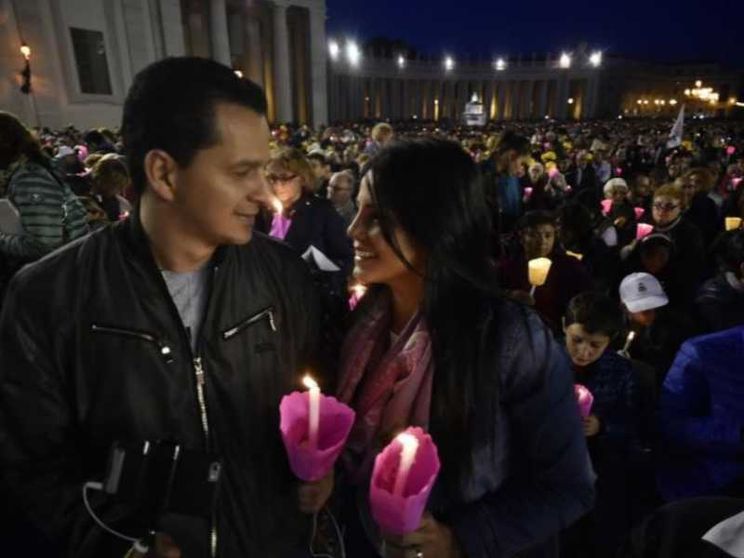 I cristiani pregano per il Sinodo, veglia ecumenica in piazza San Pietro