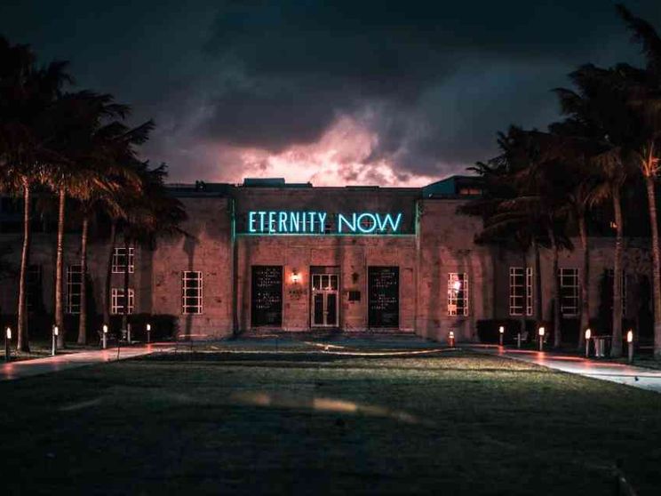 Un tempo senza tempo? Non è l'eternità del Dio cristiano