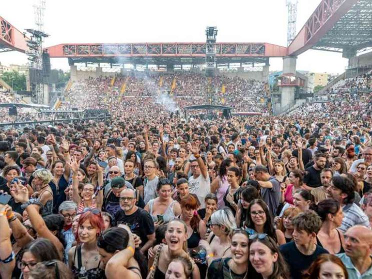 Ascoltare e provare a capire il senso delle relazioni e del presente