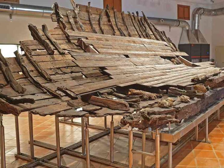 Trapani, recuperata una nave romana del III secolo d.C.