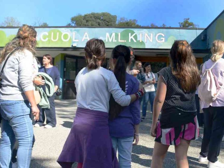 Al di là del merito si deve investire nella scuola per una società felice