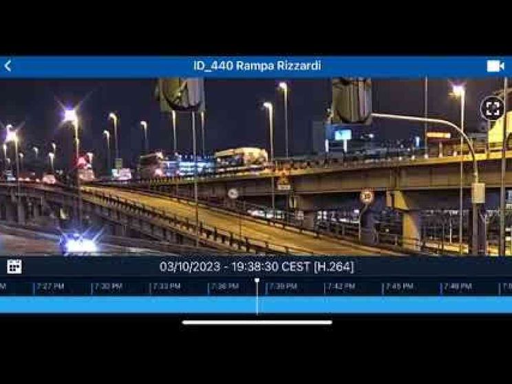 La procura: «Niente frenata, autopsia sull'autista»