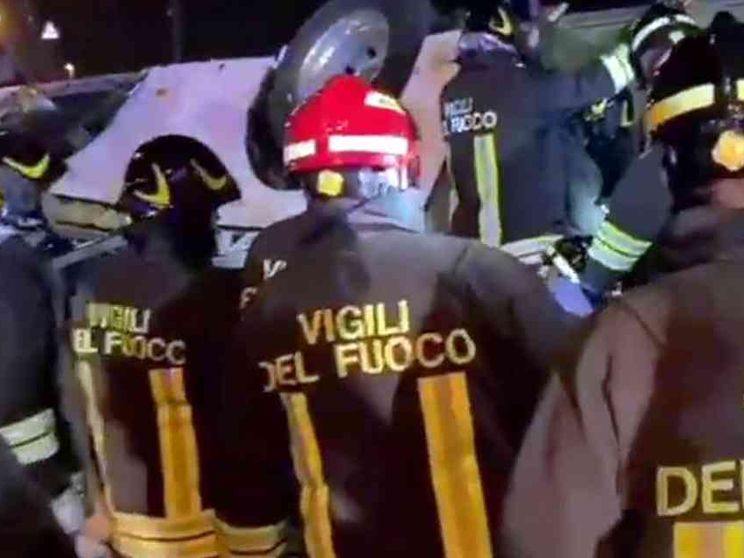 Tra le vittime del bus due bimbi. La storia di Boubacar, il migrante eroe