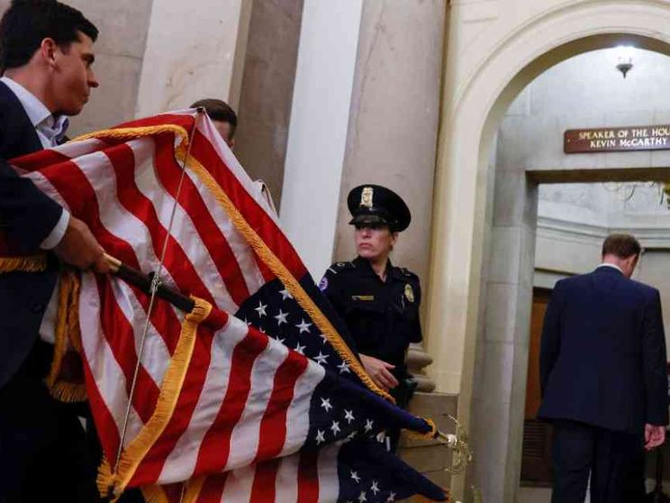 Destituito lo speaker repubblicano alla Camera McCarthy