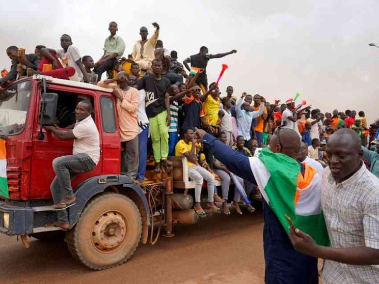 Macron alla fine si arrende: inizia il ritiro dal Niger delle truppe francesi