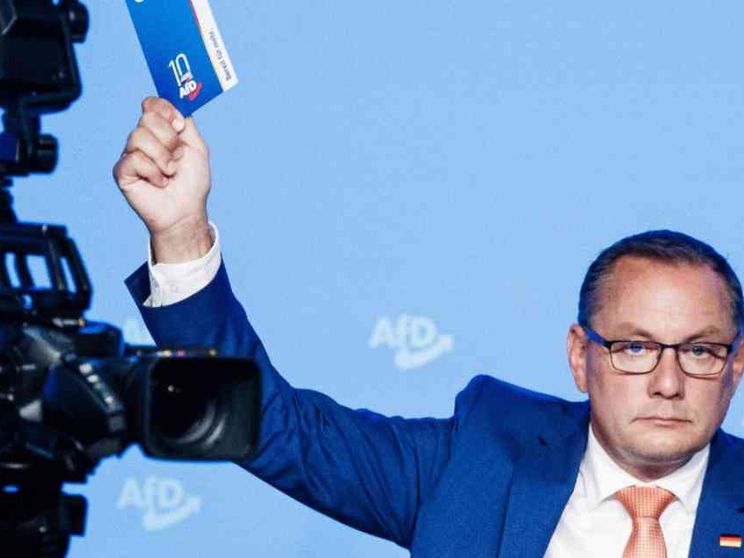 Giallo al comizio dell'Afd, Chrupalla finisce in ospedale