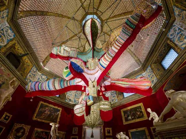 Agli Uffizi la forza dolce di Joana Vasconcelos