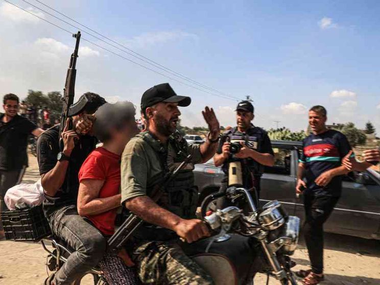 Torna l'incubo degli ostaggi: sono contesi da tre fazioni