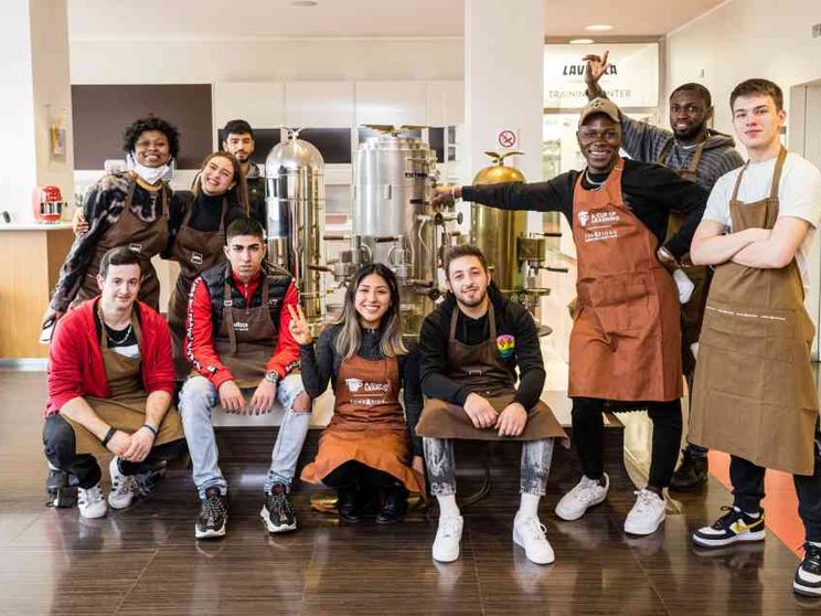 L'accoglienza in un caffè: da Lavazza l'asilo è formazione