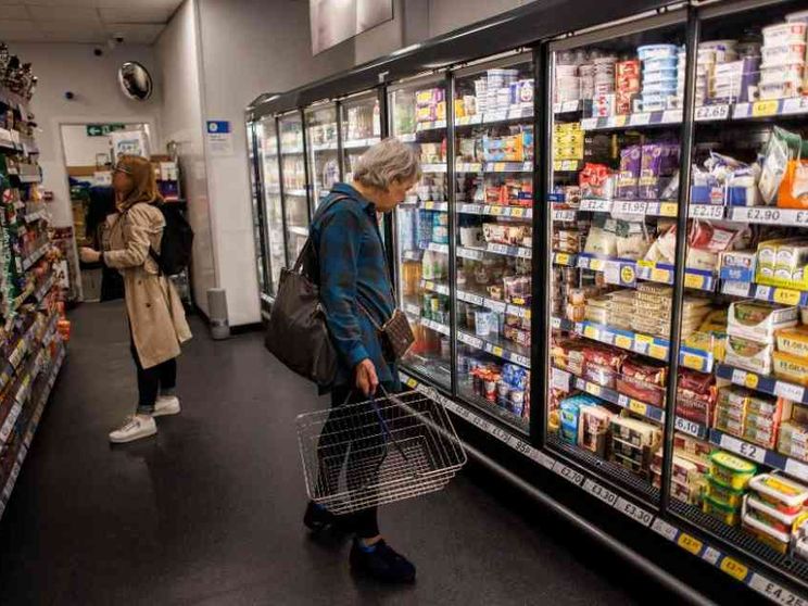 Carne, farmaci, carta igienica: nel Regno Unito è boom di taccheggi