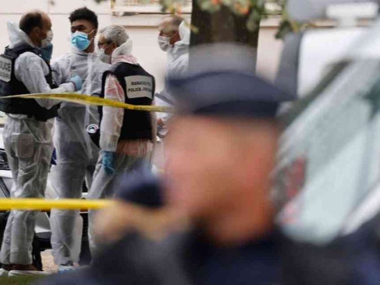 Estremista islamico attacca un liceo: un professore ucciso, feriti