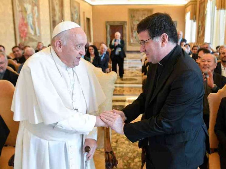 Il Papa: «La Chiesa sia porto sicuro per i migranti»