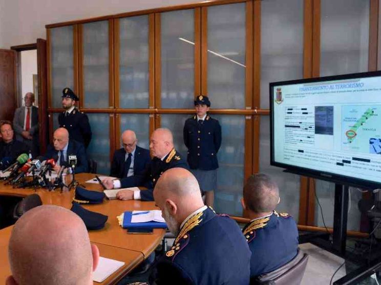 Il Viminale, la minaccia fluida e lo spettro del lupo solitario