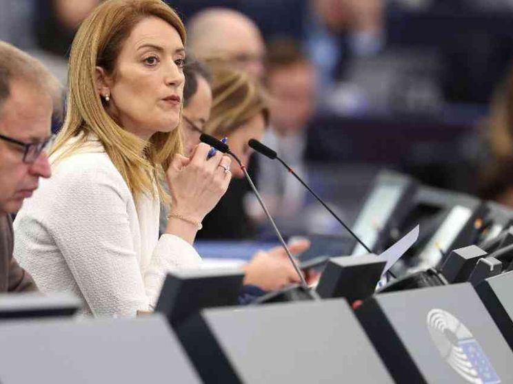 Strasburgo insiste: maternità surrogata condannata solo se sfrutta le donne