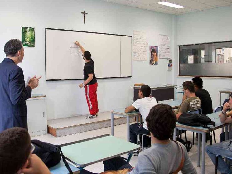 C'è crisi di prof maschi. E a scuola arrivano le «quote blu»