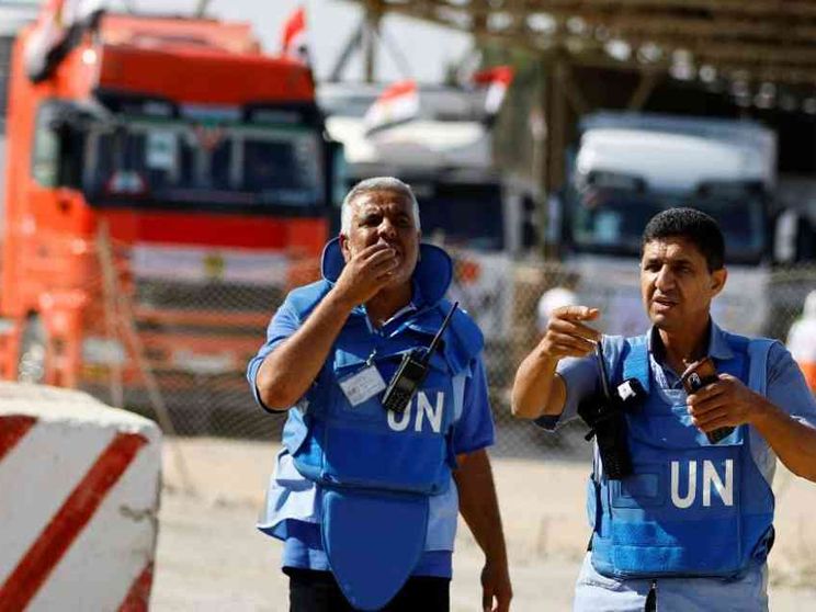 Aperto (e poi richiuso) il valico di Rafah: i primi aiuti entrano a Gaza