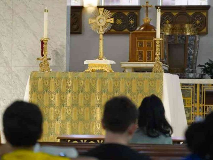 Padre Roger Landry: «Mettersi in ginocchio davanti a Lui»