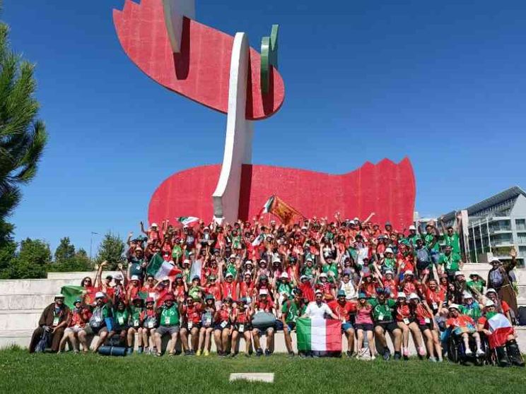 Accogliente, vicina, semplice, gioiosa. Così i giovani sognano la loro Chiesa