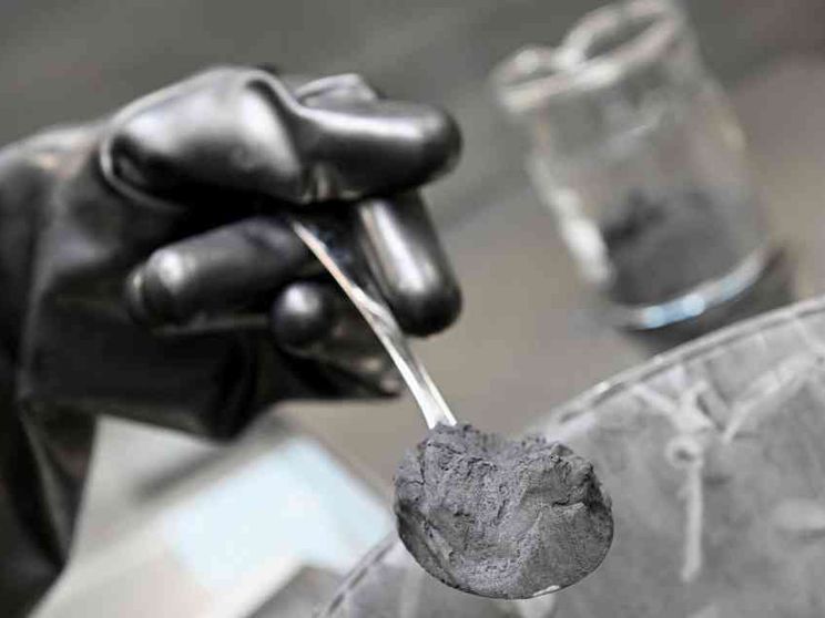 Auto elettriche, lo stop cinese alla grafite apre la sfida sui materiali