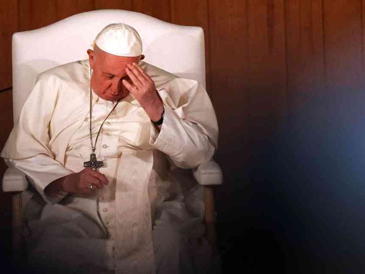 Il Papa: pregare con le “mani sporche” discutendo con Dio per affidarsi a Lui
